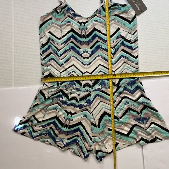 THREADS & THOUGHT Brand Multi Color Chevron Design Romper - Picture 2 of 5